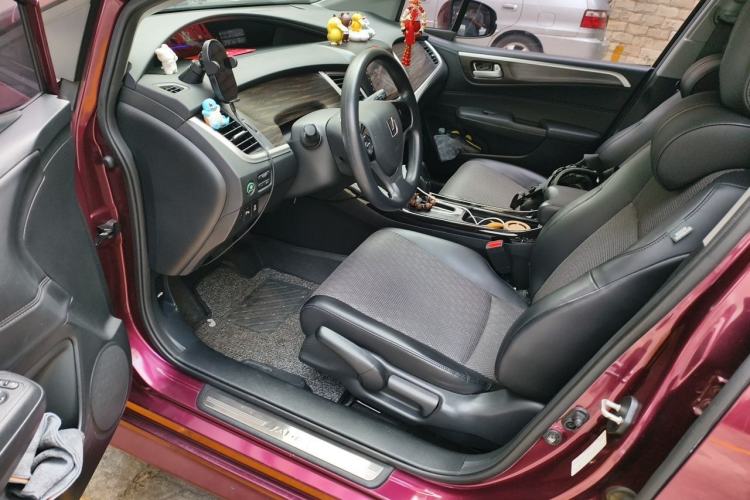 Used Honda Jade 2017 1.8L automatic Comfort version 5 seats Driver Seat