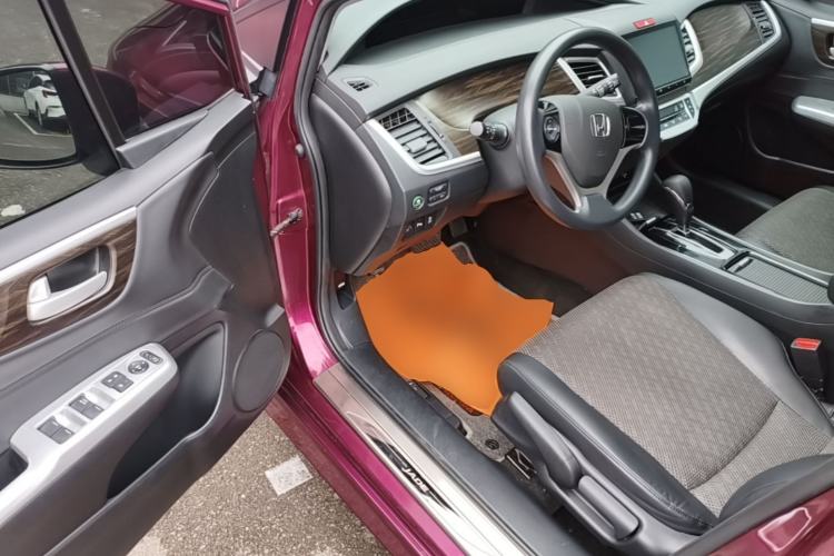 Used Honda Jade 2017 1.8L automatic Comfort version 5 seats Driver Seat