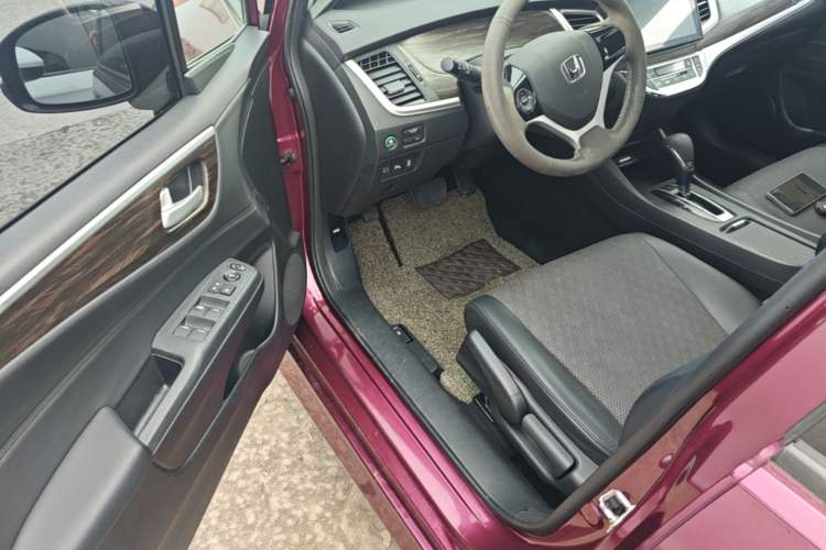 Used Honda Jade 2017 1.8L automatic Comfort version 5 seats Driver Seat