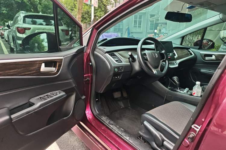 Used Honda Jade 2017 1.8L automatic Comfort version 5 seats Driver Seat