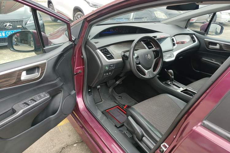 Used Honda Jade 2017 1.8L automatic Comfort version 5 seats Driver Seat