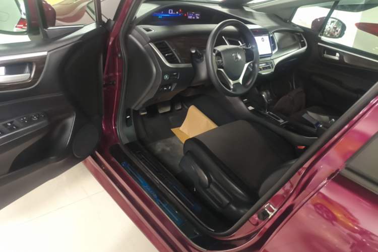 Used Honda Jade 2017 1.8L automatic Comfort version 5 seats Driver Seat