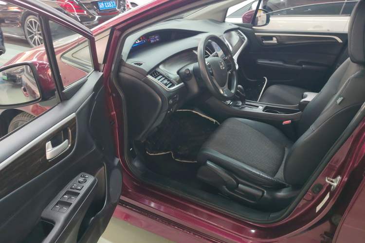 Used Honda Jade 2017 1.8L automatic Comfort version 5 seats Driver Seat