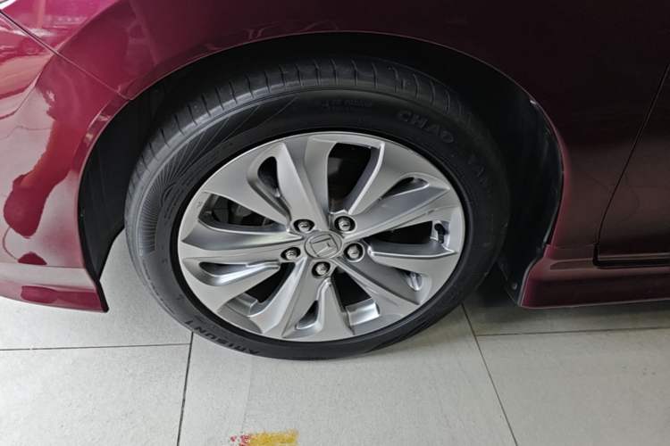 Used Honda Jade 2017 1.8L automatic Comfort version 5 seats Exterior 1