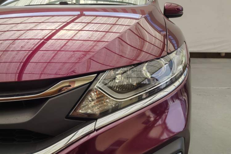 Used Honda Jade 2017 1.8L automatic Comfort version 5 seats Exterior 2