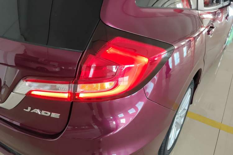 Used Honda Jade 2017 1.8L automatic Comfort version 5 seats Exterior 3