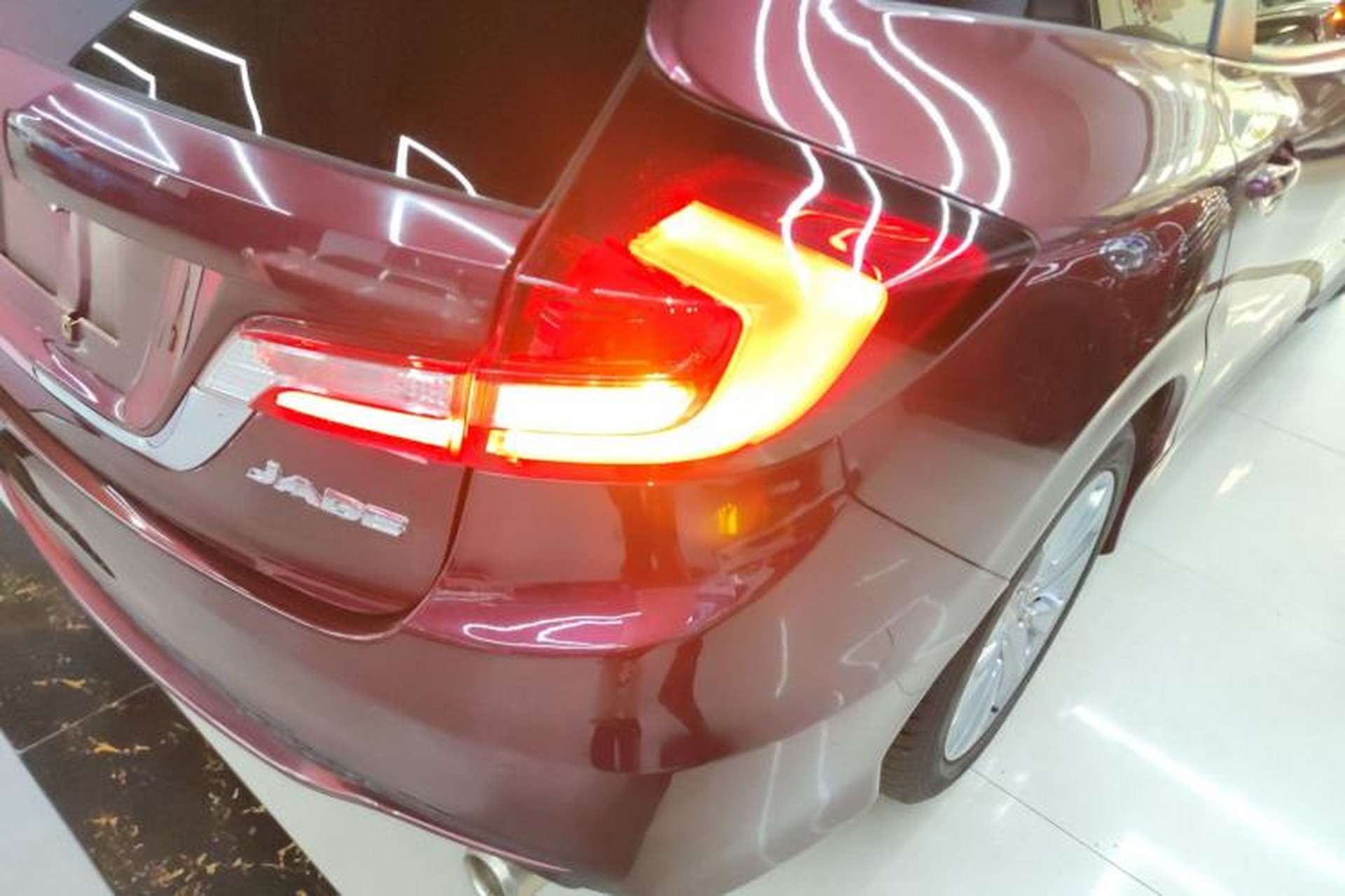 Used Honda Jade 2017 1.8L automatic Comfort version 5 seats Exterior 3