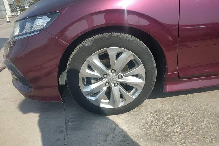 Used Honda Jade 2017 1.8L automatic Comfort version 5 seats Exterior 4