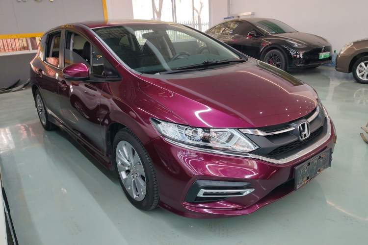 Used Honda Jade 2017 1.8L automatic Comfort version 5 seats Front Right 45 Deg
