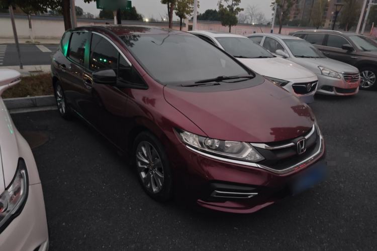 Used Honda Jade 2017 1.8L automatic Comfort version 5 seats Front Right 45 Deg