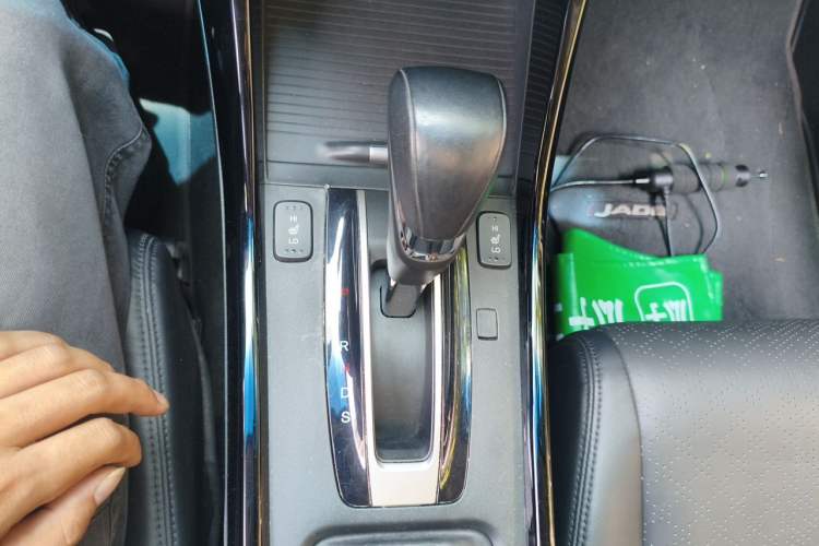 Used Honda Jade 2017 210 TURBO CVT Luxury Edition 5 Seats Gear Lever