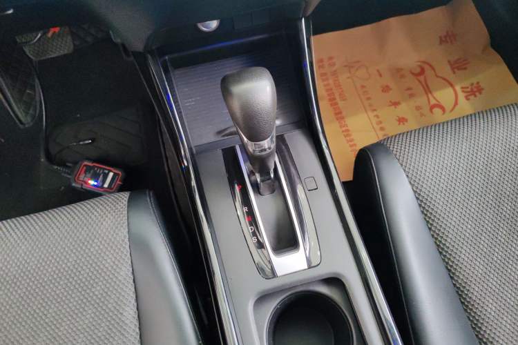 Used Honda Jade 2017 210TURBO CVT Fashion Edition 5-seater Gear Lever