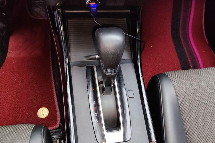 Used Honda Jade 2017 210TURBO CVT Fashion Edition 5-seater Gear Lever