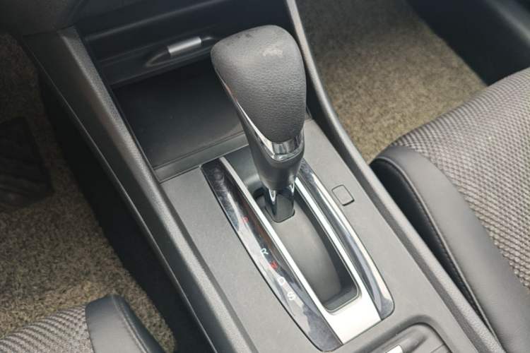 Used Honda Jade 2017 1.8L automatic Comfort version 5 seats Gear Lever