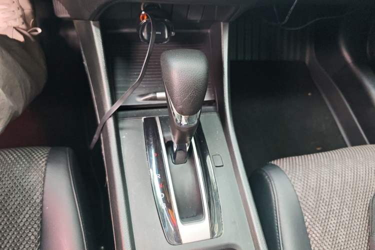 Used Honda Jade 2017 1.8L automatic Comfort version 5 seats Gear Lever