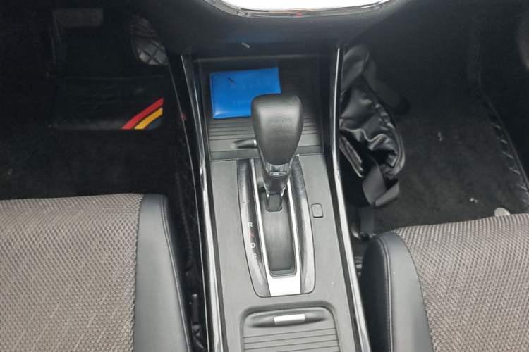 Used Honda Jade 2017 210TURBO CVT Fashion Edition 5-seater Gear Lever