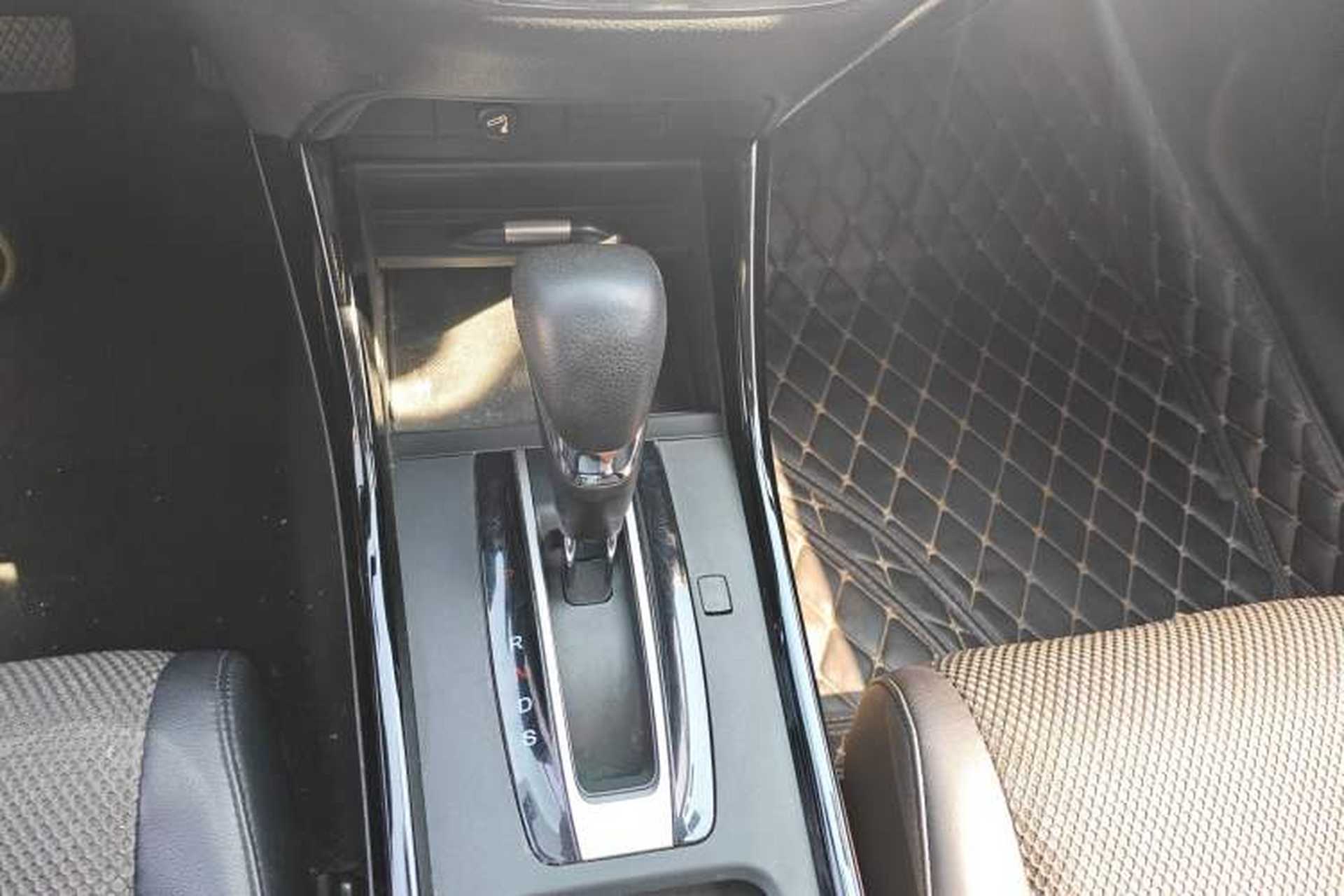 Used Honda Jade 2017 210TURBO CVT Fashion Edition 5-seater Gear Lever