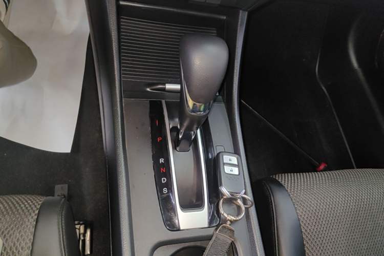 Used Honda Jade 2017 1.8L automatic Comfort version 5 seats Gear Lever