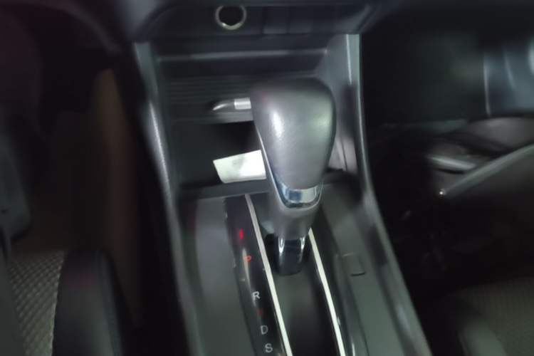 Used Honda Jade 2017 1.8L automatic Comfort version 5 seats Gear Lever