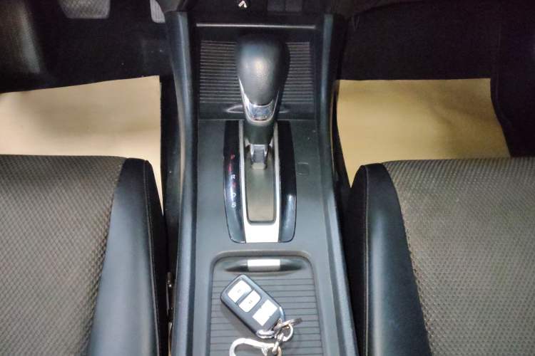 Used Honda Jade 2017 1.8L automatic Comfort version 5 seats Gear Lever