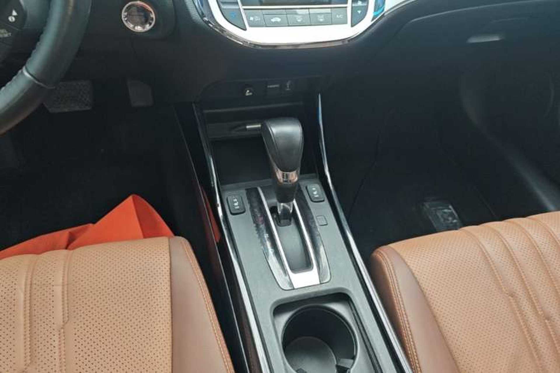 Used Honda Jade 2017 210TURBO CVT Luxury Edition 6 Seats Gear Lever
