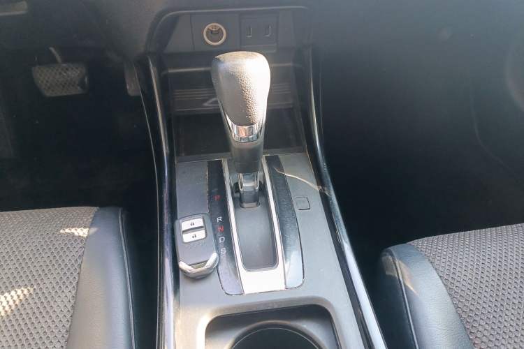 Used Honda Jade 2017 210TURBO CVT Fashion Edition 5-seater Gear Lever