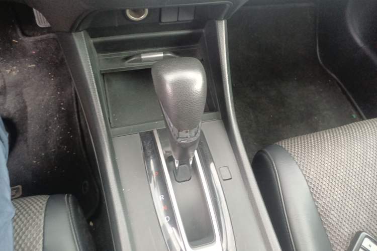 Used Honda Jade 2017 1.8L automatic Comfort version 5 seats Gear Lever