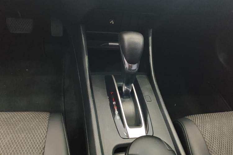 Used Honda Jade 2017 1.8L automatic Comfort version 5 seats Gear Lever