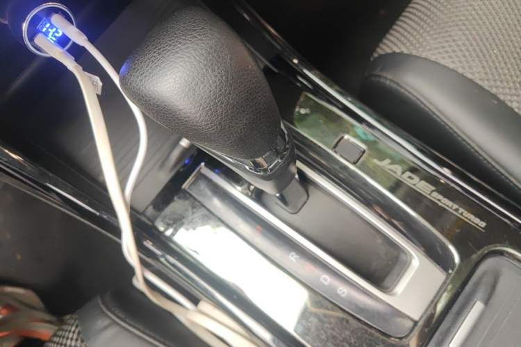 Used Honda Jade 2017 210TURBO CVT Fashion Edition 5-seater Gear Lever