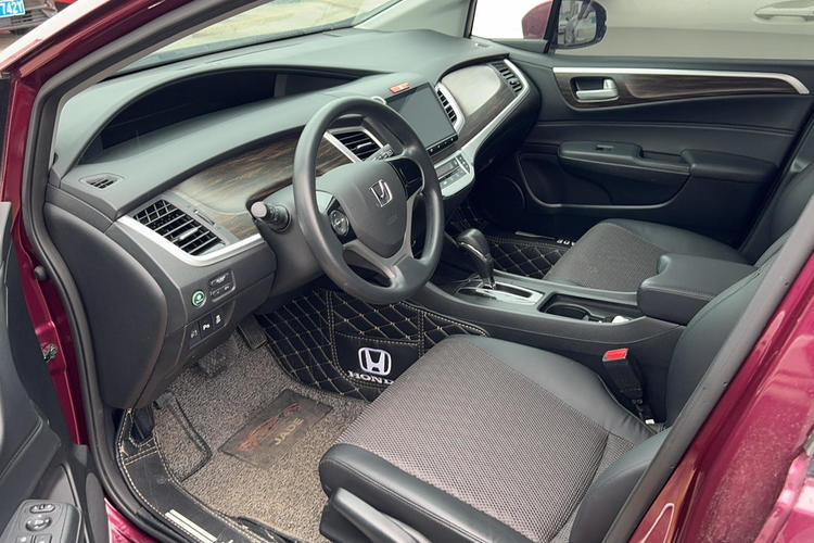 Used Honda Jade 2017 1.8L automatic Comfort version 5 seats Interior 1