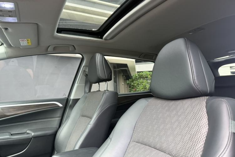 Used Honda Jade 2017 1.8L automatic Comfort version 5 seats Interior 1