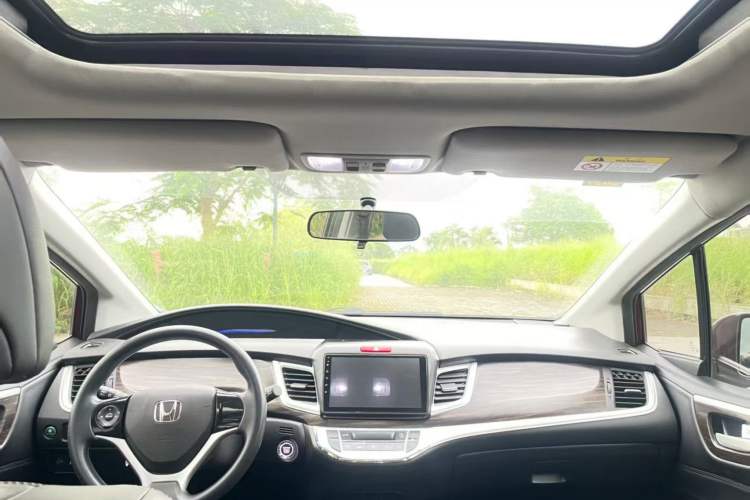 Used Honda Jade 2017 1.8L automatic Comfort version 5 seats Interior 1