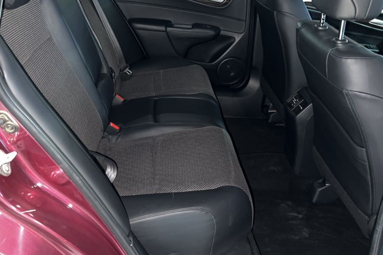 Used Honda Jade 2017 1.8L automatic Comfort version 5 seats Interior 1