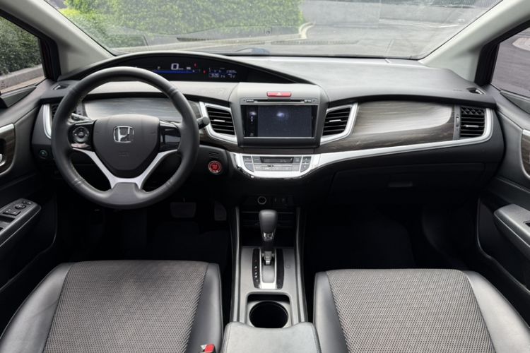 Used Honda Jade 2017 1.8L automatic Comfort version 5 seats Interior 10