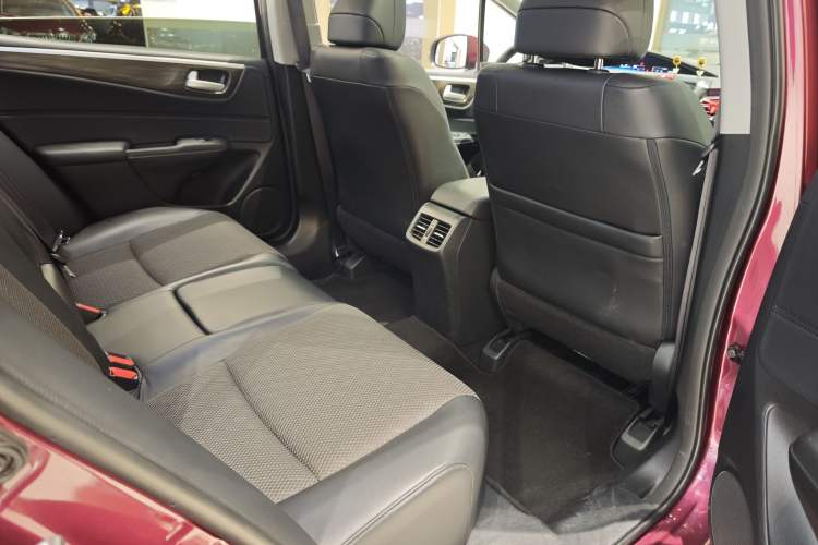 Used Honda Jade 2017 1.8L automatic Comfort version 5 seats Interior 10