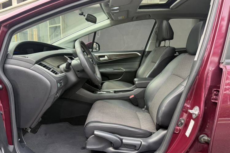 Used Honda Jade 2017 1.8L automatic Comfort version 5 seats Interior 11
