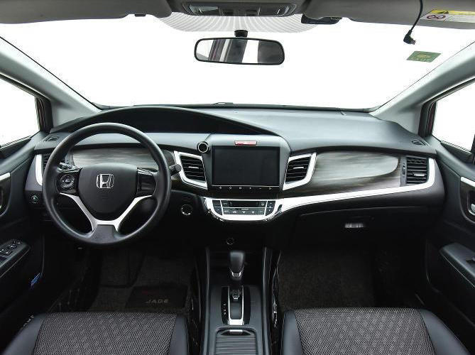 Used Honda Jade 2017 1.8L automatic Comfort version 5 seats Interior 2