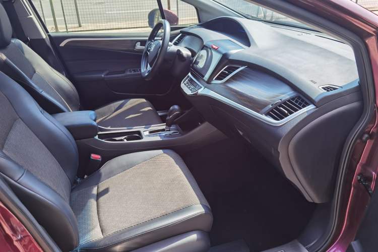 Used Honda Jade 2017 1.8L automatic Comfort version 5 seats Interior 2