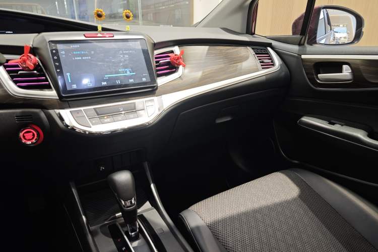 Used Honda Jade 2017 1.8L automatic Comfort version 5 seats Interior 2