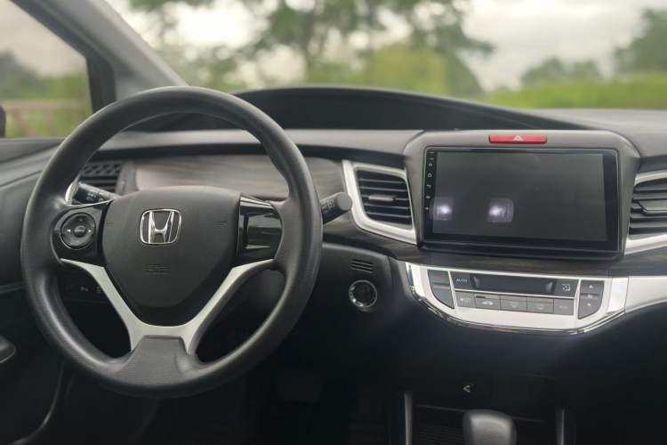 Used Honda Jade 2017 1.8L automatic Comfort version 5 seats Interior 2