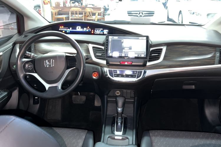 Used Honda Jade 2017 1.8L automatic Comfort version 5 seats Interior 2
