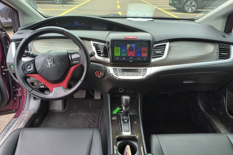 Used Honda Jade 2017 1.8L automatic Comfort version 5 seats Interior 3