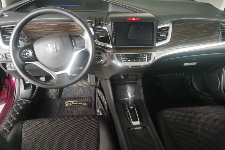 Used Honda Jade 2017 1.8L automatic Comfort version 5 seats Interior 3