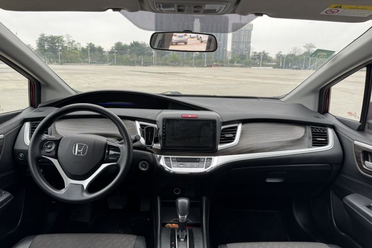 Used Honda Jade 2017 1.8L automatic Comfort version 5 seats Interior 3