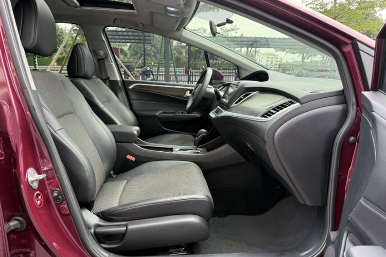 Used Honda Jade 2017 1.8L automatic Comfort version 5 seats Interior 4