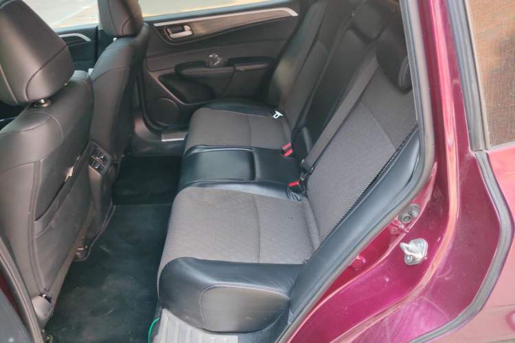 Used Honda Jade 2017 1.8L automatic Comfort version 5 seats Interior 4