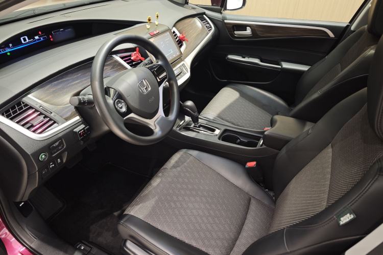 Used Honda Jade 2017 1.8L automatic Comfort version 5 seats Interior 4