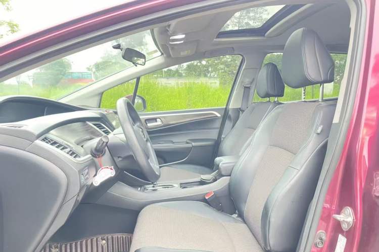 Used Honda Jade 2017 1.8L automatic Comfort version 5 seats Interior 4