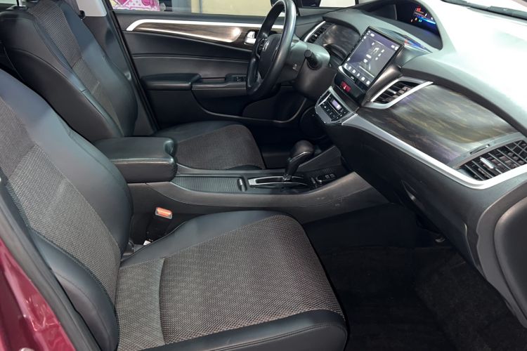 Used Honda Jade 2017 1.8L automatic Comfort version 5 seats Interior 4