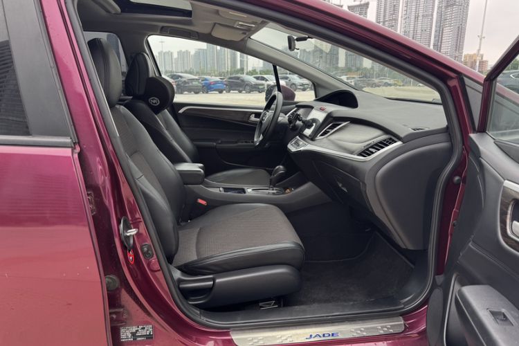 Used Honda Jade 2017 1.8L automatic Comfort version 5 seats Interior 4